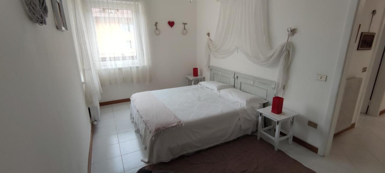 Le Mongolfiere 2 Appartement Malè Buitenkant foto